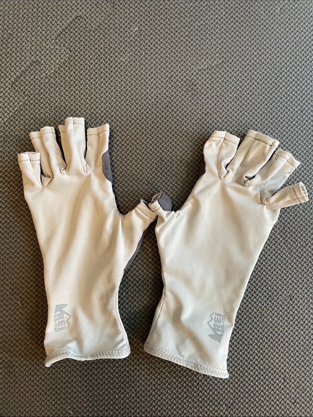 REI fingerless sun gloves with gray accents size medium UPF 50+